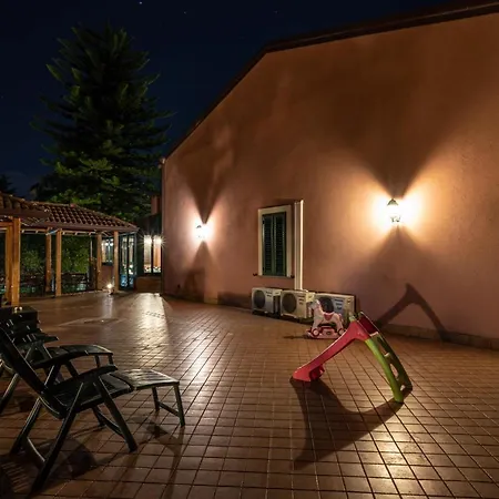 Alhambra - Guest House Di Charme Bed & Breakfast 3*