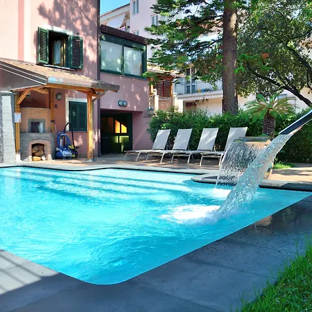 Alhambra Di Charme 4* جاري