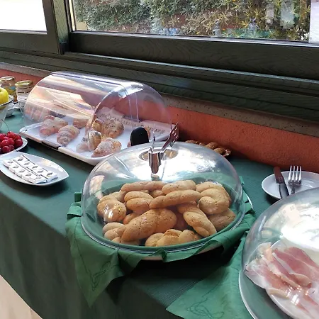 فندق مبيت وإفطار Alhambra Di Charme 4*